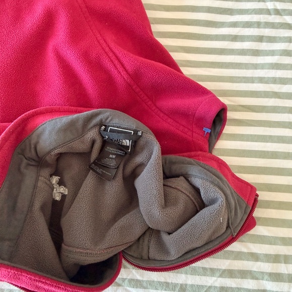 The North Face Magenta WindWall Vest - Picture 3 of 3